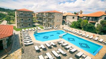 Royal Hotel & Suites